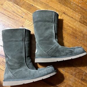UGG HTF Women’s Mossy Green Suede Boots Size 10 Good